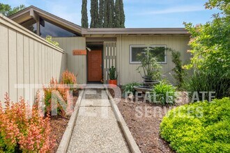 4730 Clothier Way in Sacramento, CA - Building Photo - Building Photo