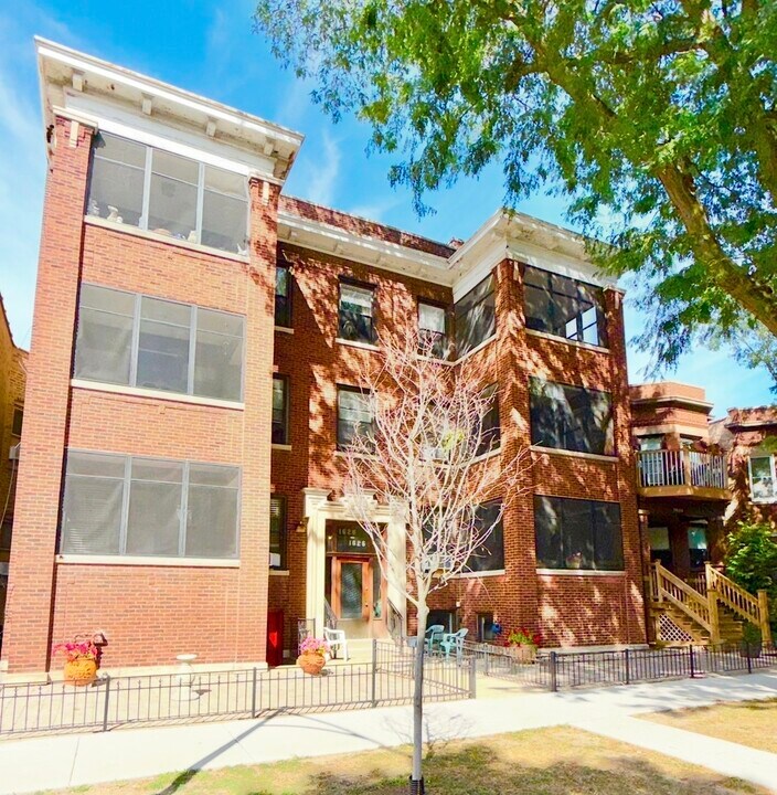 1626 W Rascher Ave, Unit 1E in Chicago, IL - Foto de edificio