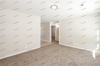 1310 N Indian Ln in Independence, MO - Foto de edificio - Building Photo