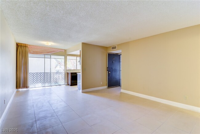 1405 E Vegas Valley Dr in Las Vegas, NV - Building Photo - Building Photo