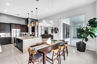 5202 S Sterling Ranch Cir in Davie, FL - Foto de edificio - Building Photo