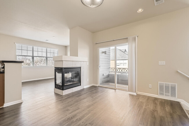 Maple Leaf Townhomes in Arvada, CO - Foto de edificio - Building Photo