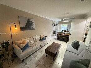 980 NW 78th Ave in Miami, FL - Building Photo - Building Photo