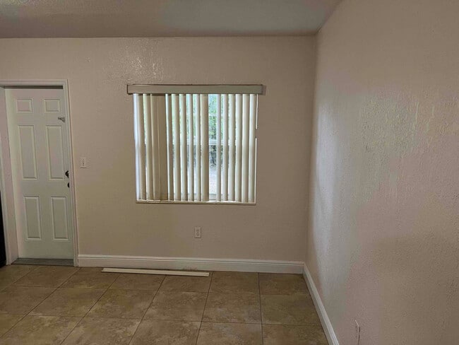 765 NE 126th St in North Miami, FL - Building Photo - Building Photo