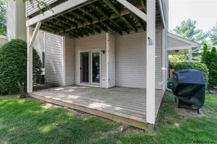 124 Grenadier Ct in Clifton Park, NY - Building Photo