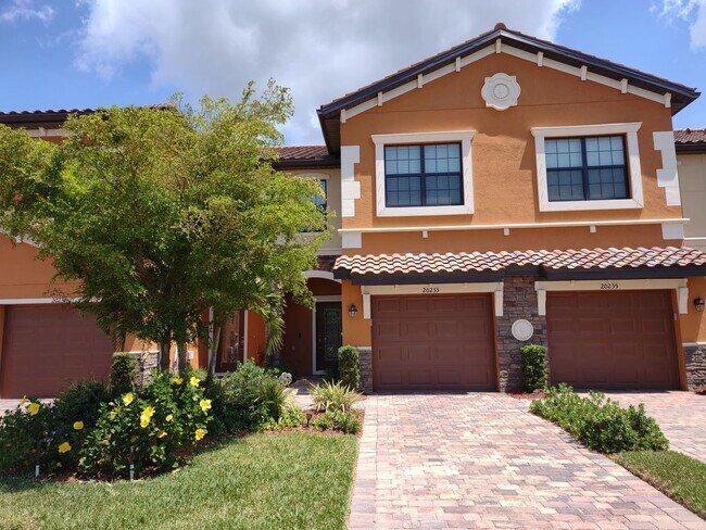 property at 20233 Lagente Cir