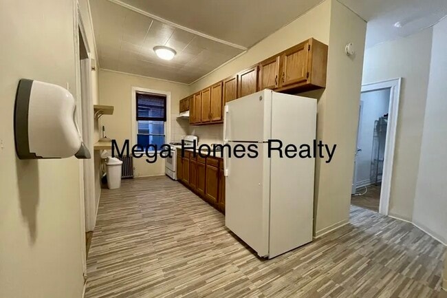 3257 46th St, Unit 1 in Astoria, NY - Foto de edificio - Building Photo
