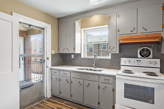 4018 Forest Hill Ave in Richmond, VA - Building Photo - Building Photo