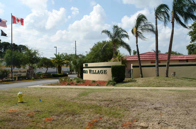 Ranchero Village in Largo, FL - Foto de edificio - Building Photo