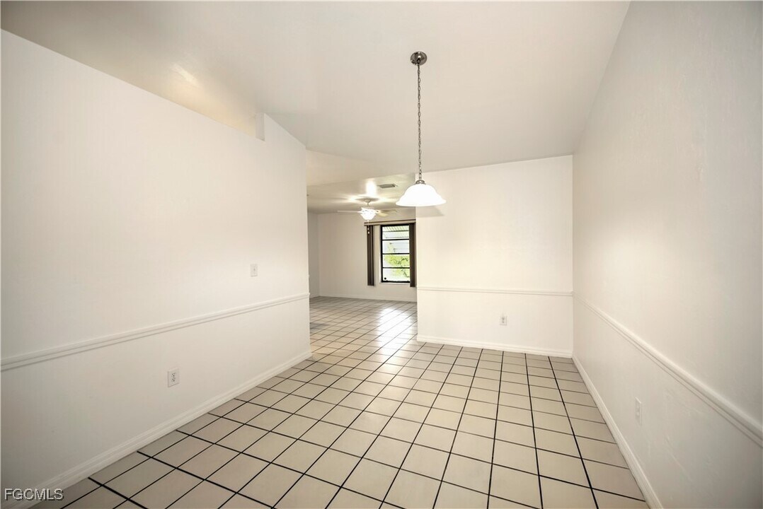 1402 SW 1st Ave in Cape Coral, FL - Building Photo