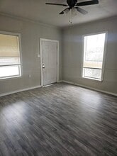 8010 Miley St in Houston, TX - Foto de edificio - Building Photo