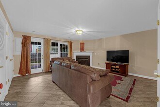 14197 Madrigal Dr in Woodbridge, VA - Building Photo - Building Photo