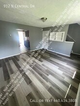 912 N Central Dr in Lorain, OH - Building Photo - Building Photo