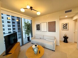 11 NE 6th St in Miami, FL - Building Photo