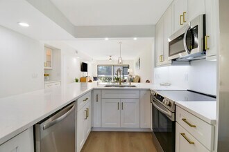 1001 Pinecrest Cir in Jupiter, FL - Building Photo - Building Photo