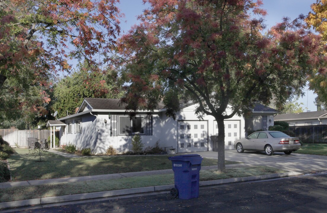 115-117 Dardanelli Ln in Los Gatos, CA - Building Photo