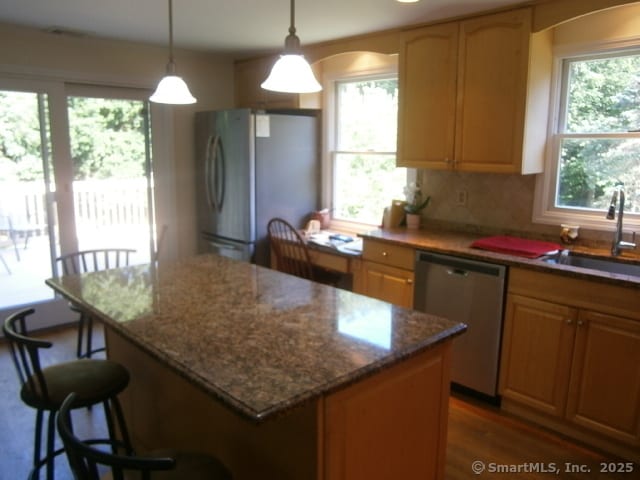 18 Hales Rd in Westport, CT - Building Photo - Building Photo