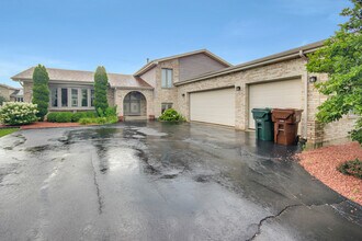 19018 Nightingale Ln in Country Club Hills, IL - Building Photo - Building Photo