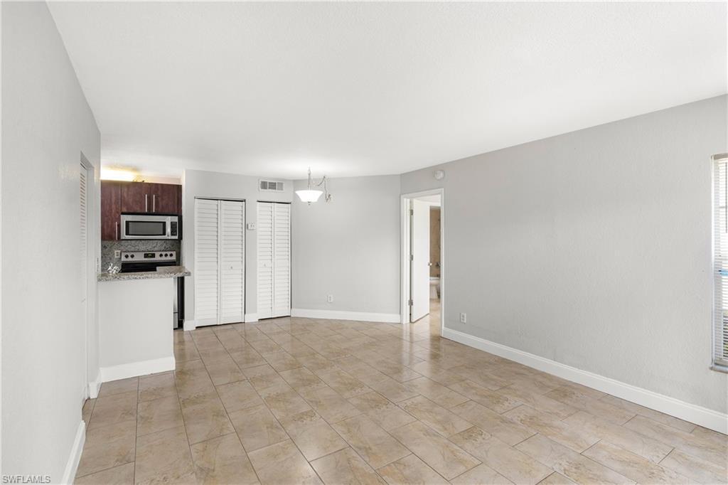185 Santa Clara Dr, Unit 194 Santa Clara DR16 in Naples, FL - Building Photo