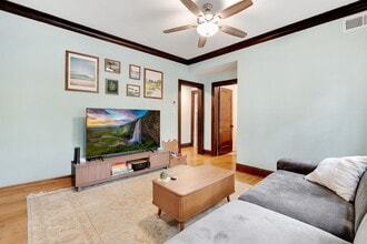 1701 Dempster St in Evanston, IL - Building Photo - Building Photo