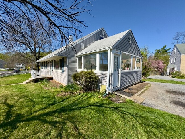 property at 438 Bloomsbury Ave