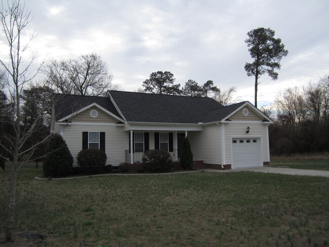 104 Second Base Ct in Kenly, NC - Building Photo - Building Photo