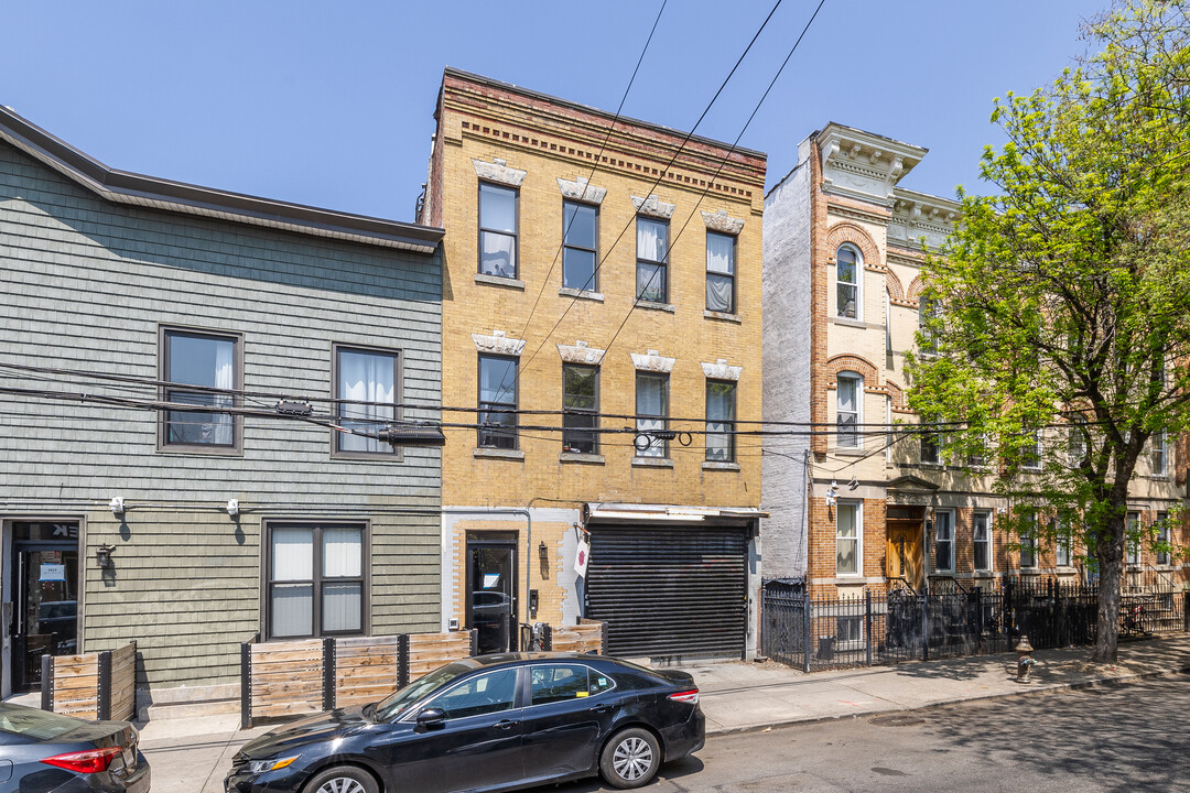 1817 Putnam Ave in Ridgewood, NY - Building Photo