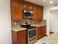 181 Del Medio Ave, Unit 106 in Mountain View, CA - Building Photo - Building Photo