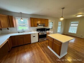 841 Eastern Ave, Unit # PH5307 in Holden, ME - Building Photo - Building Photo