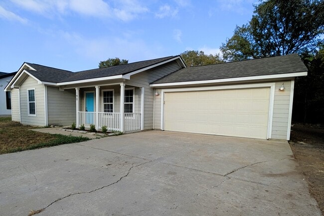 198 Waikakaaua Dr in Bastrop, TX - Building Photo - Building Photo