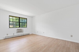 Brook Bridge Apartments in Newton, NJ - Building Photo - Building Photo