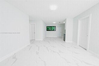1011 SW 25th Ave in Fort Lauderdale, FL - Building Photo - Building Photo