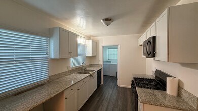 605 E Tulare Ave in Visalia, CA - Building Photo - Building Photo