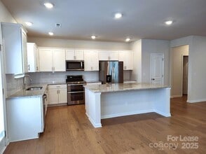 3327 Glenn Hope Wy in Matthews, NC - Building Photo - Building Photo