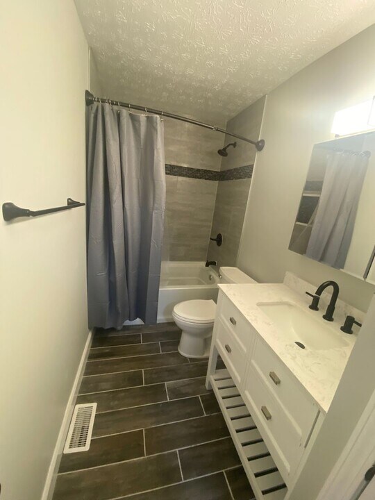 3252 Summerhill Ln in Columbus, OH - Building Photo