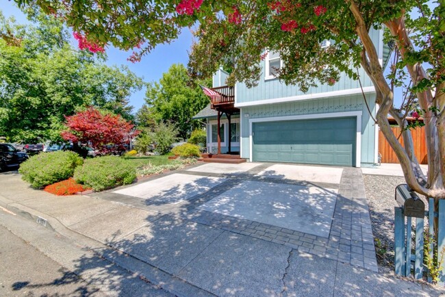 4367 Goodson Way in Rohnert Park, CA - Foto de edificio - Building Photo