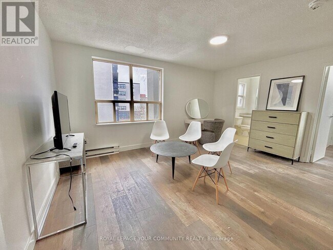 2475 Dufferin St in Toronto, ON - Building Photo - Building Photo