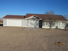 3776 N Egar Rd in Golden Valley, AZ - Building Photo