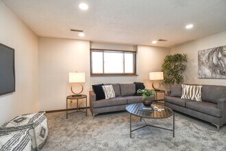 4504 S Cliff Ave in Sioux Falls, SD - Building Photo - Building Photo