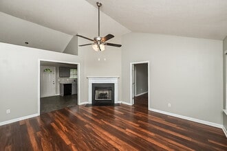 715 Whispering Breeze in Mount Juliet, TN - Foto de edificio - Building Photo