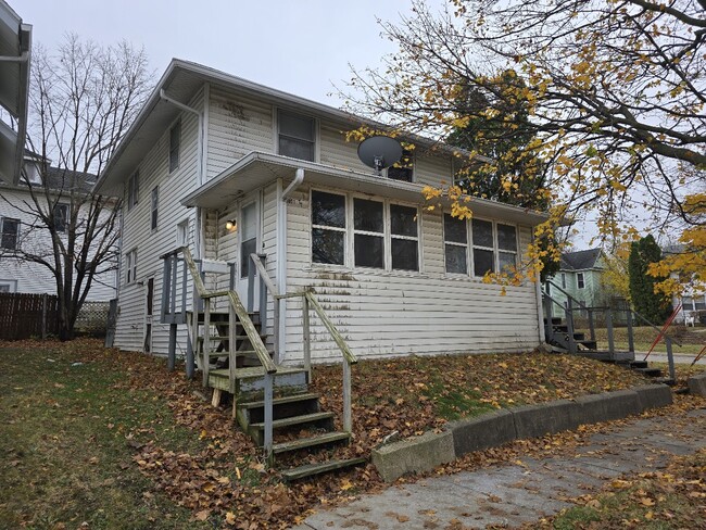 property at 1001 1/2 Randolph St