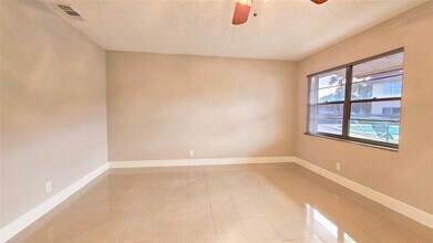 416 Lakeside Dr in Margate, FL - Building Photo - Building Photo