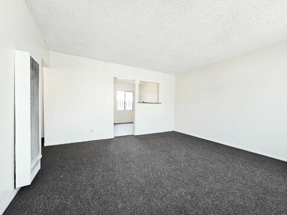 231 E 89th St in Los Angeles, CA - Building Photo