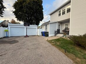 49 McDuffie St, Unit 1 in Manchester, NH - Foto de edificio - Building Photo