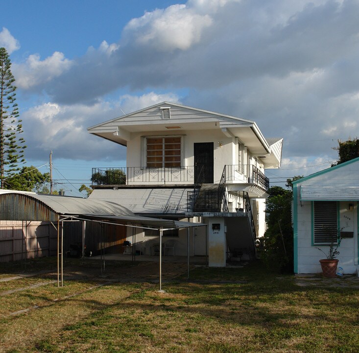 2439-2441 Cleveland St in Hollywood, FL - Building Photo