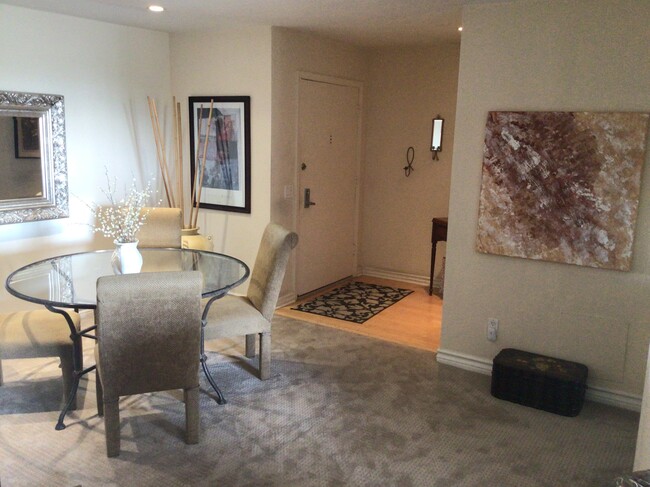 415 Montana Ave, Unit 306 in Santa Monica, CA - Foto de edificio - Building Photo