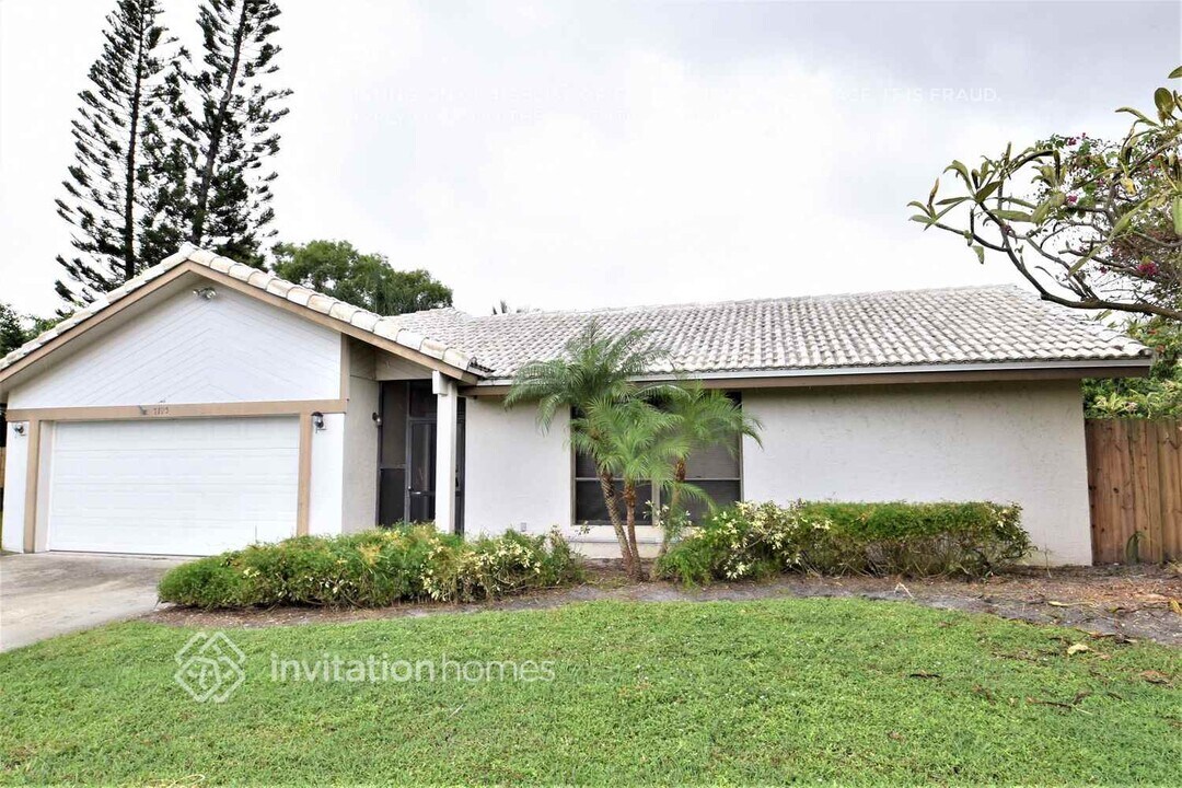 7195 NW 5th Ave in Boca Raton, FL - Foto de edificio