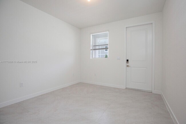 1774 SE 9th Ave in Florida City, FL - Building Photo - Building Photo