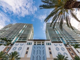300 Sunny Isles Blvd in Sunny Isles Beach, FL - Building Photo