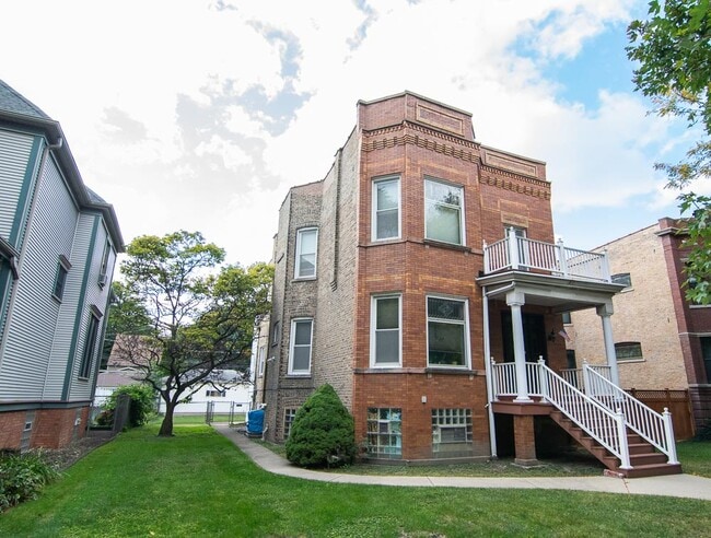 3916 N Kildare Ave, Unit 1, Unit 1